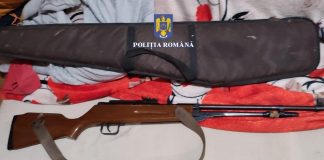 Tineri cercetați pentru furturi din locuințe, din Popești / La percheziții s-au găsit și arme