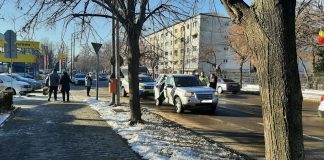 Două autoturisme, implicate într-un eveniment rutier în Cartierul Sud