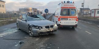 Un autoturism și un autovehicul care împrăștia antiderapant s-au ciocnit pe centura Focșaniului