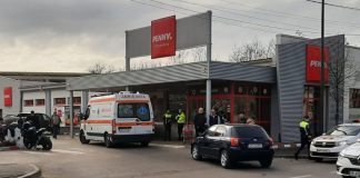 ULTIMA ORĂ FOTO Motociclist lovit de o mașină, în Focșani