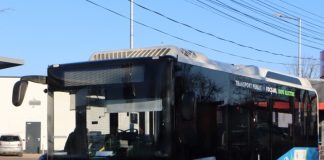 Un autobuz și un autoturism s-au ciocnit în această dimineață, în Focșani