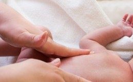 Povestea tristă a unei familii din Odobești: nu s-au putut bucura de fetița nou născută