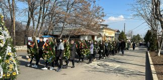 FOTO VIDEO Câteva mii de oameni l-au condus pe ultimul drum pe președintele Consiliului Județean Vrancea