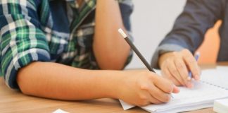 Profesorii pot completa declarația că nu dau meditații pe bani elevilor de la clasă