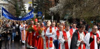 Sărbătoarea Floriilor, pentru creștinii catolici. Procesiune tradițională, astăzi, în București