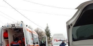 FOTO Coliziune între o dubă și un biciclist, în comuna Vulturu