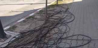 Heirup-ul tăierii cablurilor de pe stâlpi: focșăneni rămași fără acces la internet și cablu tv de circa 48 de ore