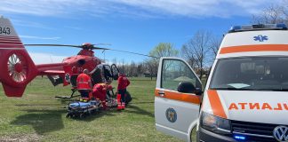 Femeie de 90 de ani, transportată cu elicopterul la un spital din Iași