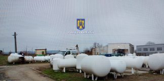 Peste 100 de rezervoare GPL uzate, vechi și de 40 de ani, recondiționate fără autorizație ISCIR. Ce s-a mai găsit la percheziții