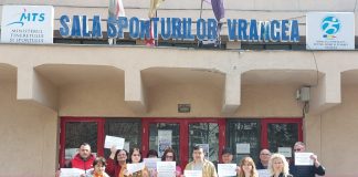 FOTO Angajații DJST Vrancea continuă protestele