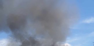 FOTO VIDEO Acoperiș în flăcări la un bloc în Cartierul Sud. 16 persoane au fost evacuate