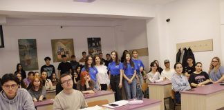 FOTO Ambasadorii Colegiului Național „Al. I. Cuza” în vizită la Liceul de Artă “Ghe. Tattarescu”
