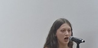 FOTO O elevă de la Colegiul Național ”Unirea” a câștigat Trofeul Festivalului de Muzică Francofonă ”Francochanson 2024”