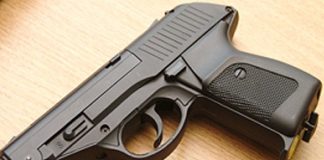 Amenințare cu pistolul în parcarea unui centru comercial din Galați. Agresorul, în arest la domiciliu