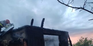 Focul a distrus o casă din comuna Dumitrești