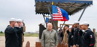 Ministrul Angel Tîlvăr, la ceremonia de schimbare a comenzii Comandamentului facilității navale de sprijin Deveselu