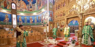 Duminica Cincizecimii, prăznuită la Catedrala Unirii din Focșani / Arhiepiscopul Ciprian a sfințit frunzele de nuc