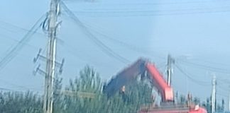 FOTO Un microbuz cu numere de Bulgaria a ajuns în șanț, la Găgești