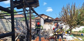 FOTO Pagube mari la o gospodărie din Răcoasa, în urma unui incendiu