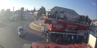 LIVE-VIDEO Locomotiva din sensul giratoriu din Adjud este ridicată