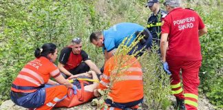 Doi bărbați s-au răsturnat cu ATV-ul în zona Lepșa