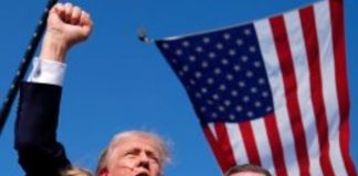 Donald Trump, împușcat în ureche în timpul unui miting electoral / Atacatorul a fost ucis de Secret Service
