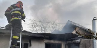 O casă din comuna Movilița a luat foc