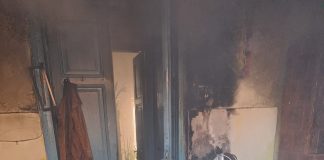 FOTO Un fier de călcat uitat în priză a provocat un incendiu la Odobești. Pagube însemnate