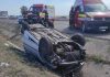 Femeie rănită grav după ce s-a răsturnat cu mașina. Au intervenit pompierii de la descarcerare