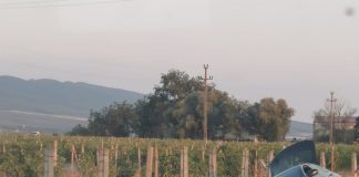 Un tânăr a ajuns cu mașina în șanț, pe Șoseaua Vrancei