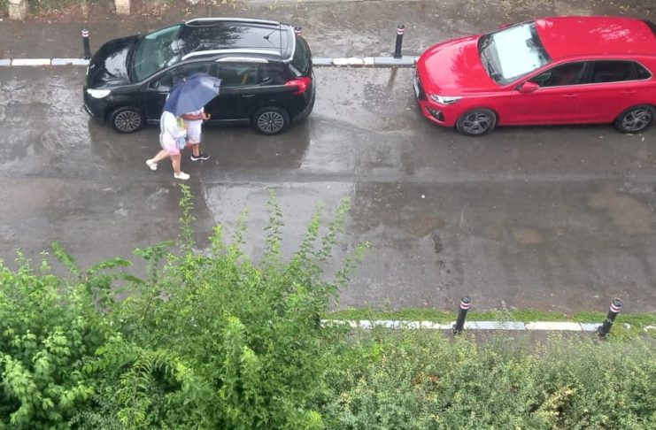 Alertele de vijelii se mențin până luni seară, în Vrancea