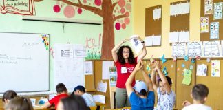 Programul ”Teach for Romania”: cumperi un produs din oferta ”Înapoi la școală” și Lidl dă un leu pentru educație