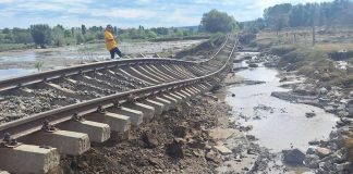 FOTO Viitura a distrus calea ferată dintre Galați și Bârlad