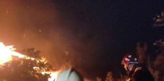 FOTO Casă din Dumitrești, distrusă de flăcări