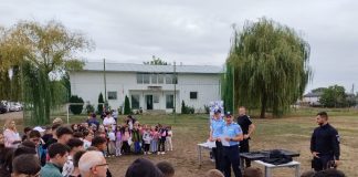 FOTO: Activități preventiv-informative desfășurate de jandarmii vrânceni la început de an școlar