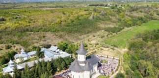 FOTO Mare sărbătoare, în aceste zile, la Mănăstirea Brazi / Întâlnirea sfinților la hramul mănăstirii din Panciu