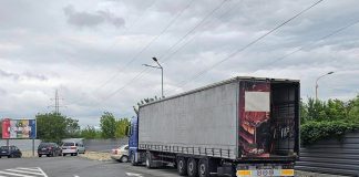 Un tânăr vrâncean își pune la dispoziție tirul pentru a transporta ajutoare pentru sinistrații inundațiilor din județul Galați