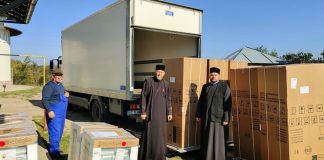 Parohiile vrâncene și buzoiene au continuat ajutorarea sinistraților din Galați: au dus aragaze, frigidere și material lemnos