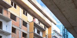 Constructorul unui bloc, amendat pentru că nu avea acord de mediu