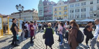 O experiență școlară inedită: transformarea unor texte despre Holocaust în benzi desenate