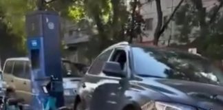 A intrat cu bolidul în biciclete