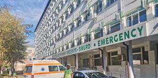 Un bărbat a ajuns la spital cu traumatism cranio-facial prin tăiere cu drujba