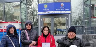 Grupul DizAbil.Eu a depus petiția pentru accesibilizarea trecerilor de pietoni din Focșani