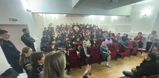 Proiectul ”Dincolo de aparențe”: conștientizarea tinerilor cu privire la riscurile traficului și consumului de droguri