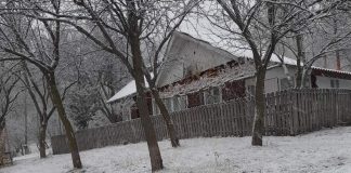 Ninge la munte și plouă la câmpie / Nu sunt probleme pe drumurile naționale din Vrancea