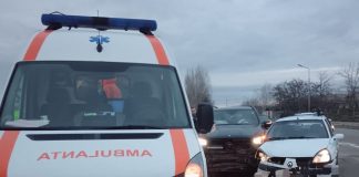 Femeie rănită după ce două mașini s-au ciocnit în Focșani