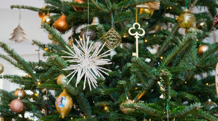 Pompierii: Atenție sporită la bradul de Crăciun! Împodobiți casa în condiții de siguranță!