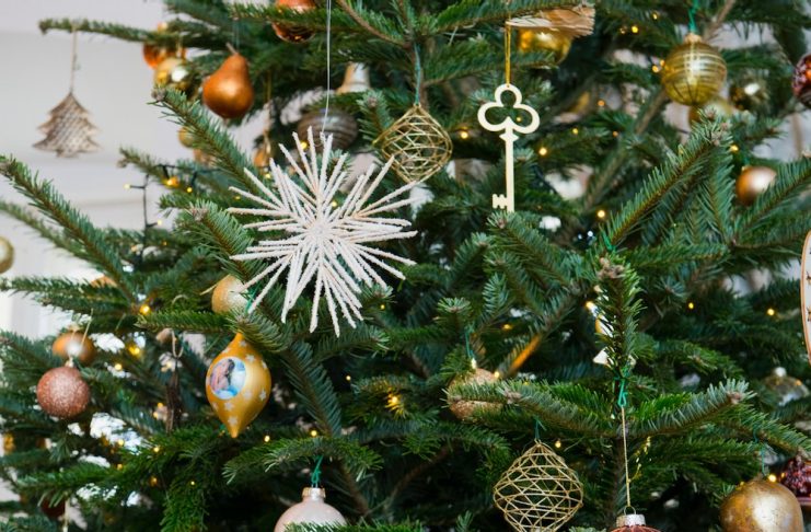 Pompierii: Atenție sporită la bradul de Crăciun! Împodobiți casa în condiții de siguranță!