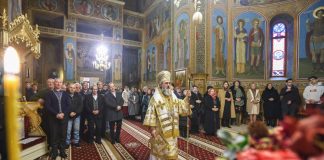 FOTO Arhiepiscopul Ciprian a oficiat o slujbă la Parohia Păunești I