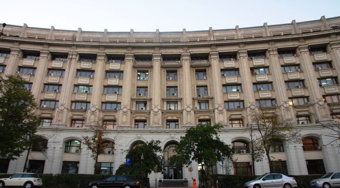 Doi procurori din Constanța, reținuți 24 de ore pentru trafic de influență și instigare la abuz în serviciu
